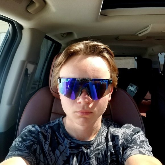 Meet your Posher, Malachi - Picture 1 of 4